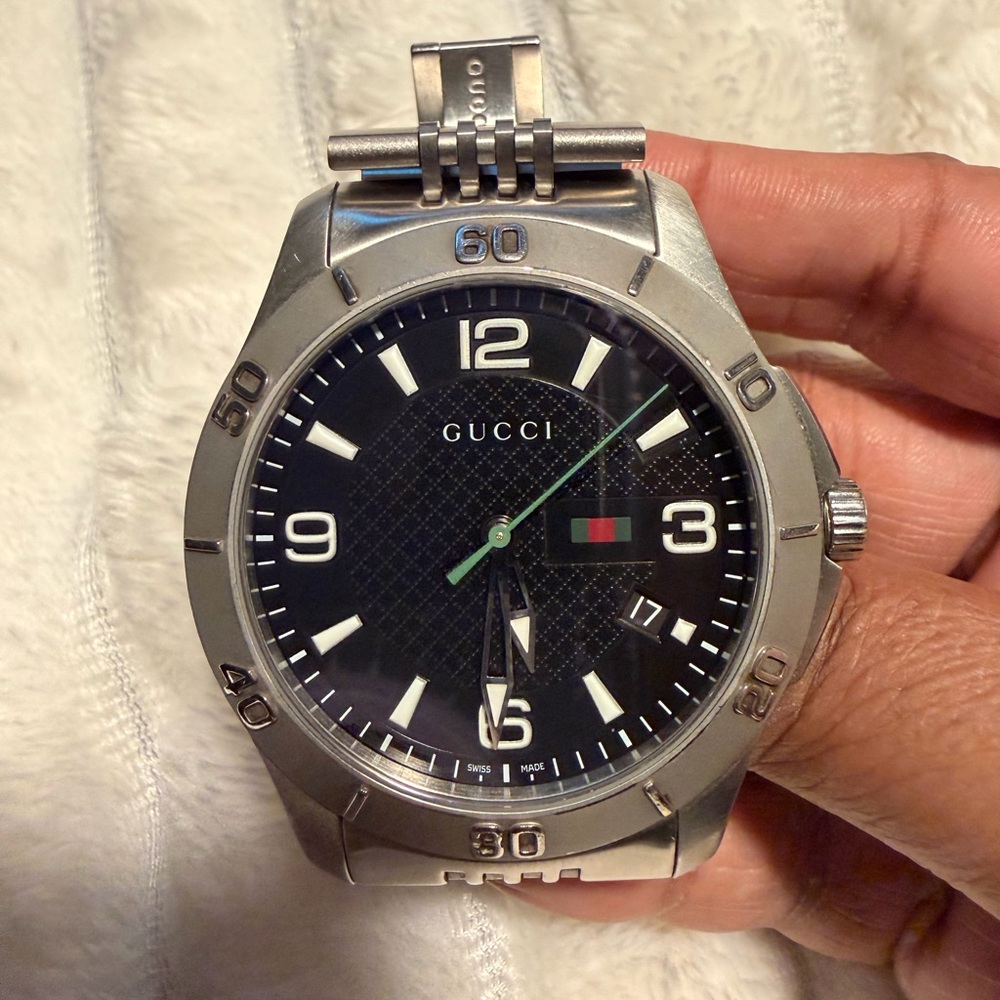 Gucci Black and Silver Men's Rare Timepiece like new 8 inches when closed